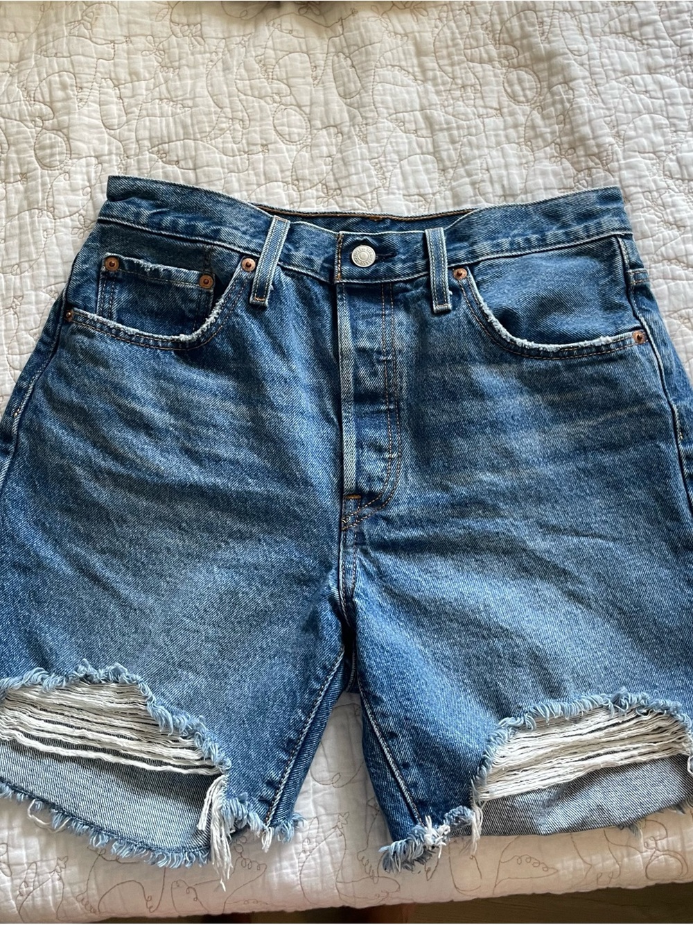 Levi’s Classic High-Waist Distressed Denim Shorts - Blue
